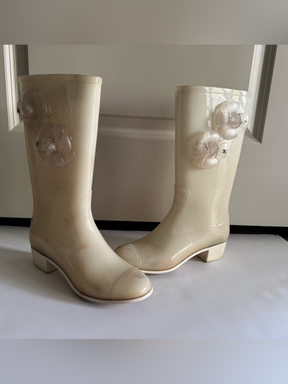 Chanel White/Clear Glitter Camellia Rain Boots - 7
